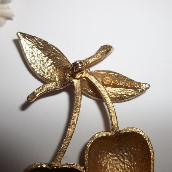 PRICE FIRM - VINTAGE Brooch, Sarah Coventry Brooch, Gold Cherry Brooch 8338 - Picture 4 of 7